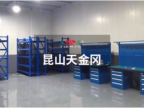 烈日炎炎，依然擋不住工具柜廠家天金岡師傅們上門安裝的腳步！