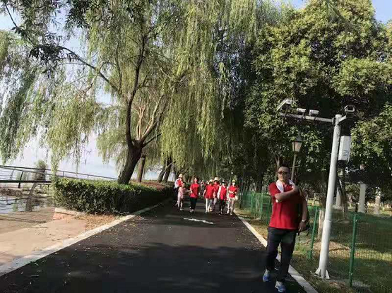 堅(jiān)定信念，一路向前