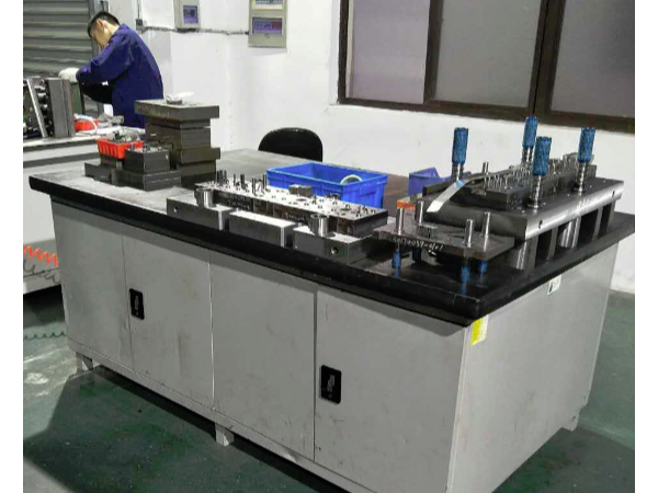 小鉗工桌，怎么選？臺面很重要【天金岡】