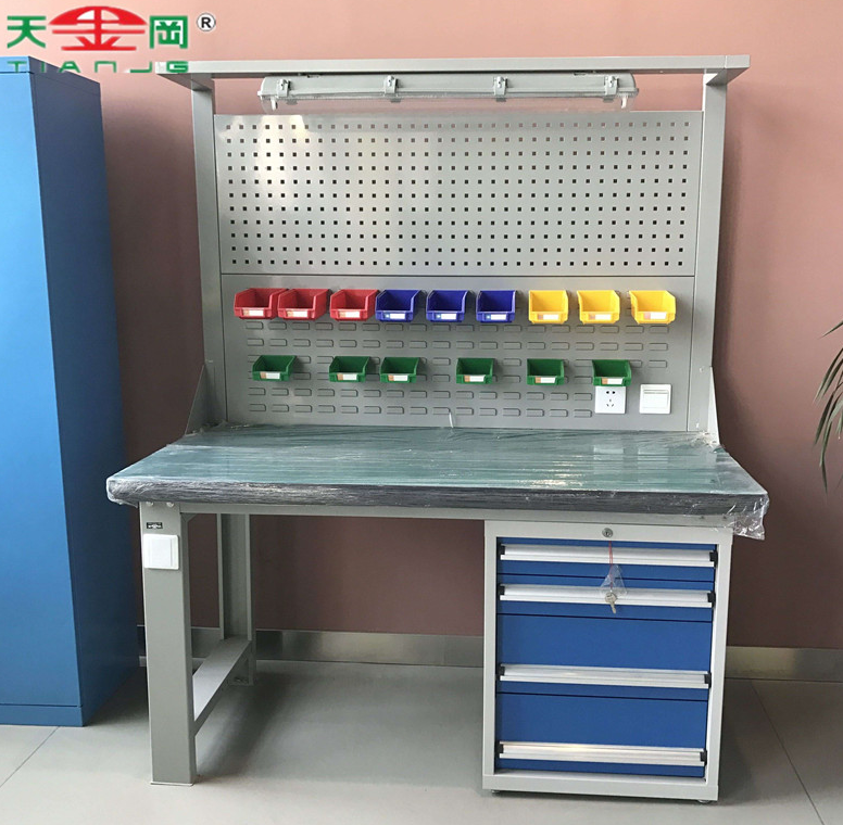 重型鉗工臺使用的材料是什么？