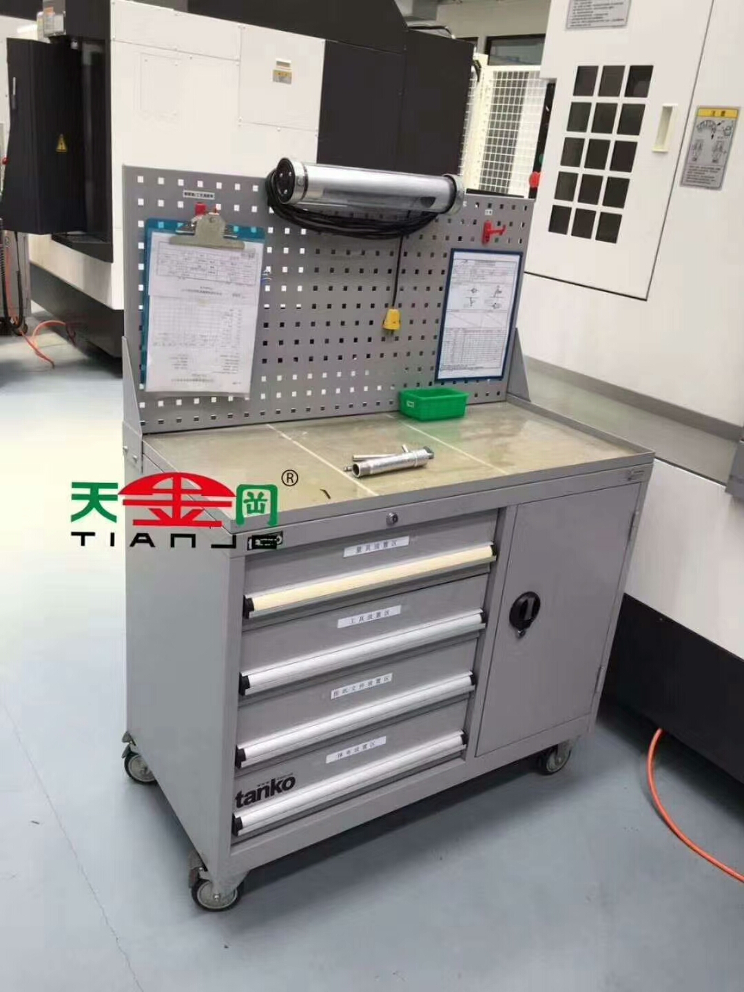 鉗工工作臺(tái)