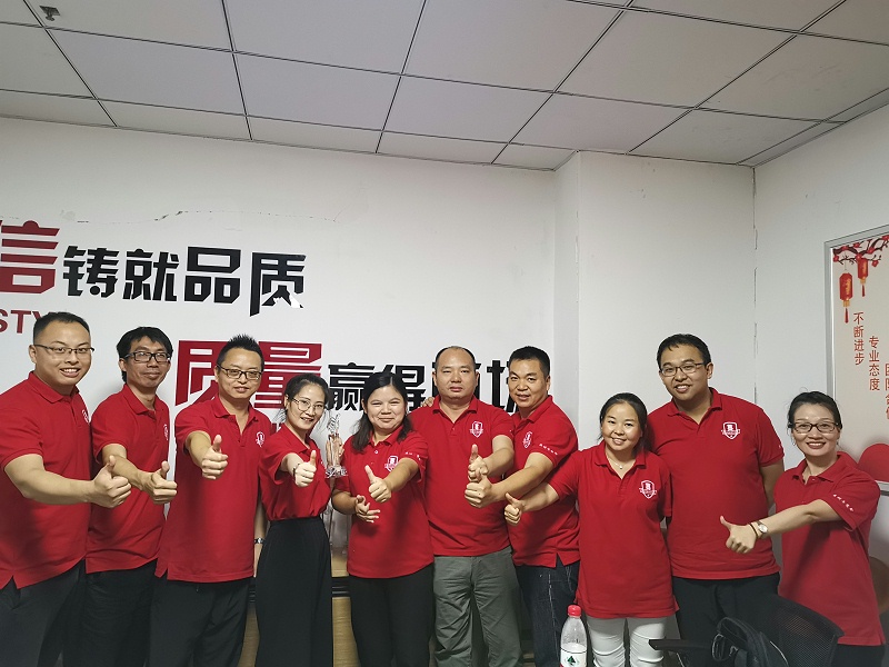 頒獎優秀阿里講師卞士娟