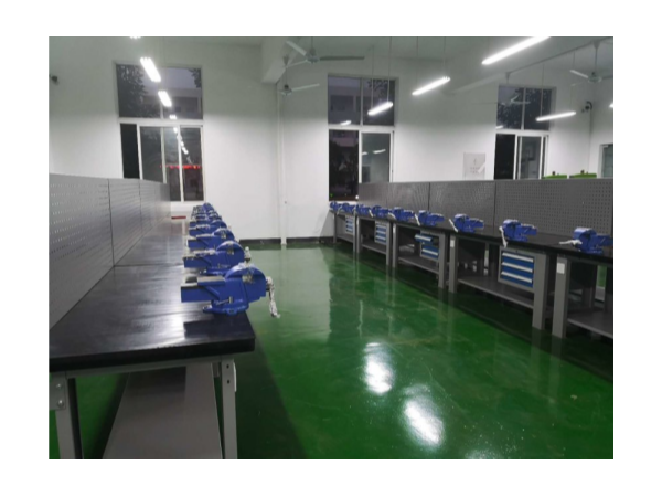 老虎鉗工作桌哪里找，品質(zhì)廠家，堅固耐用【天金岡】