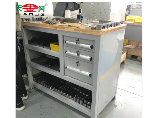 成都鉗工臺工具柜哪里找，品牌廠家，用實力說話【天金岡】
