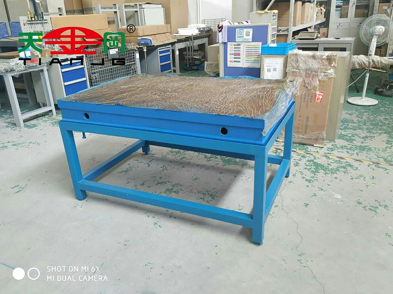 鉗工工作臺高度