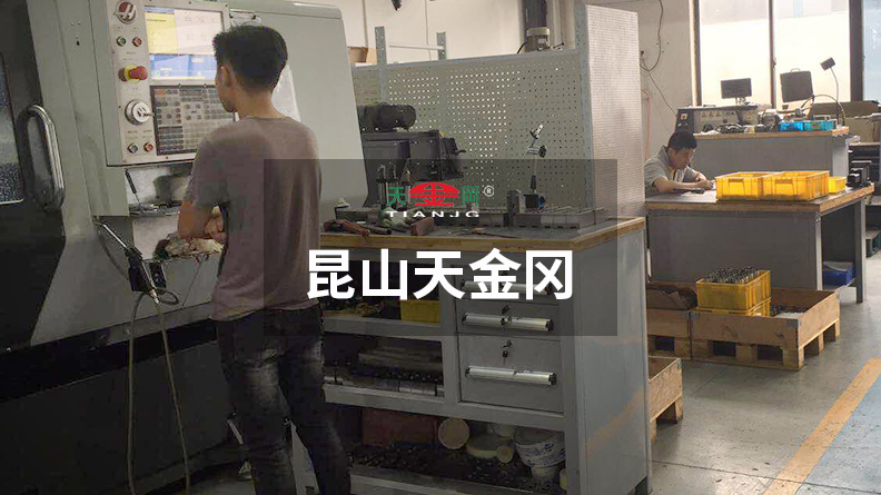 工具柜廠家哪個(gè)好，天金岡告訴你-品質(zhì)鑄就品牌！