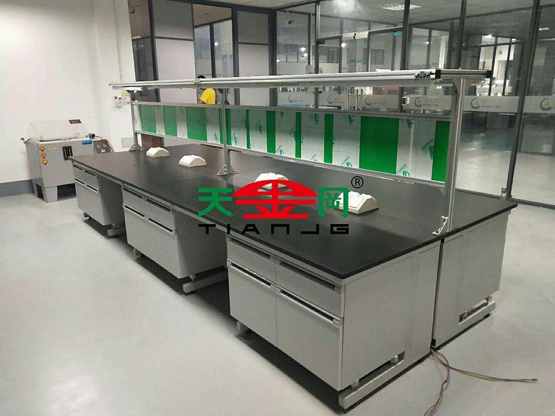 生產(chǎn)鉗工工作臺(tái)廠(chǎng)家