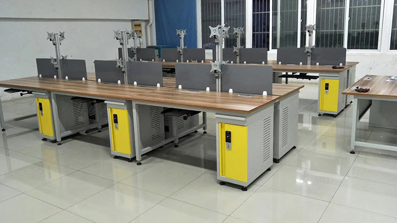 非標(biāo)鉗工桌