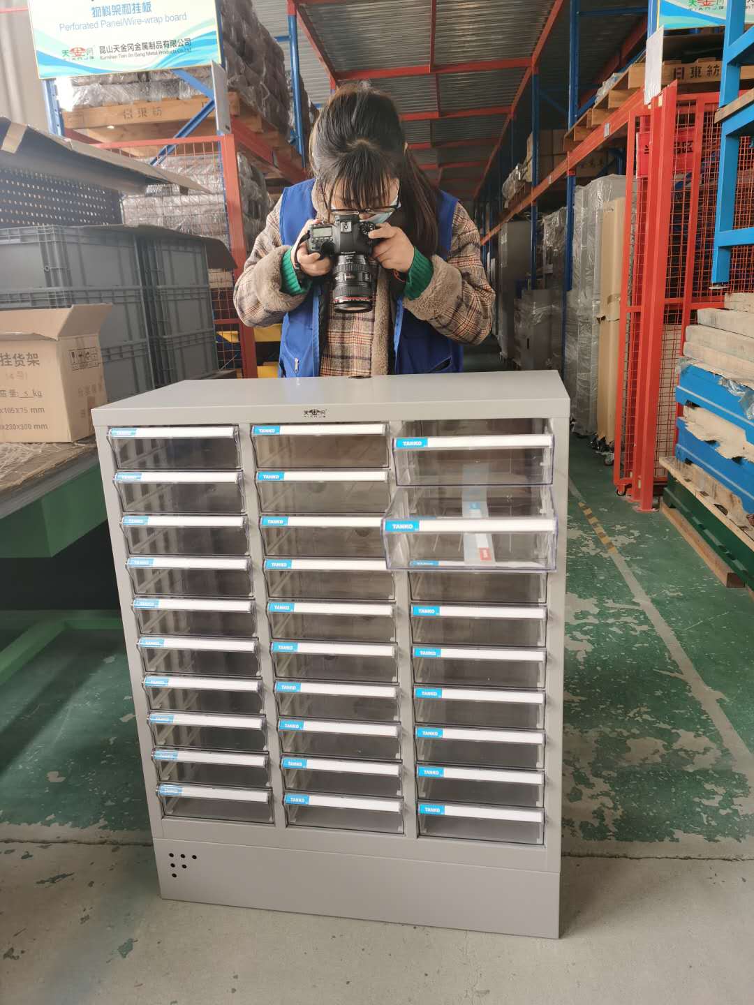 金屬抽屜零件柜容易變形嗎