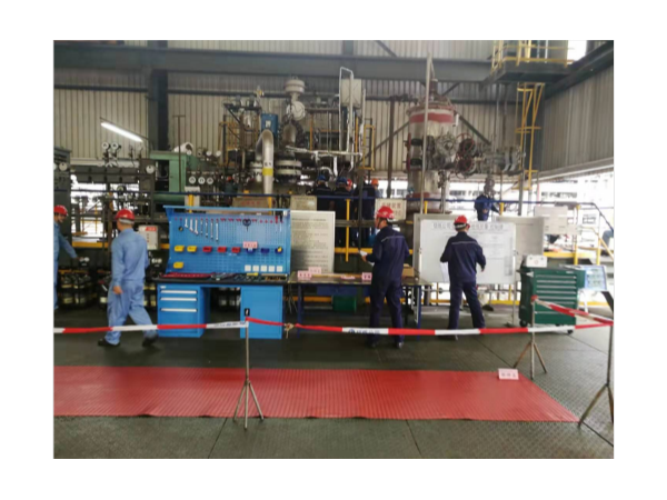 鉗工工作臺桌品牌良莠不齊，該如何選擇合適的不被蒙？【天金岡】